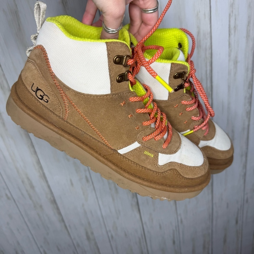 UGG Highland Tan and Cream 10